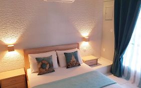 Deluxe Apartment Near The Airport Adults Only